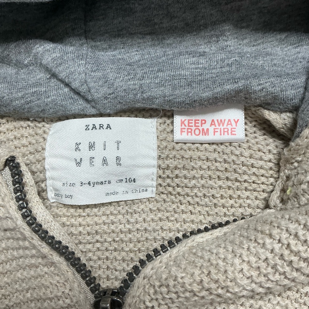 Zara Beige Knit Hoodie with Gray Lining and shorts, size 3 to 4 boys - Picture 3 of 5